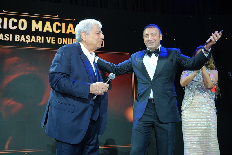 Enrico Macias ‘Uluslararası Başarı ve Onur Ödülü’ Enrico Macias’ın Oldu